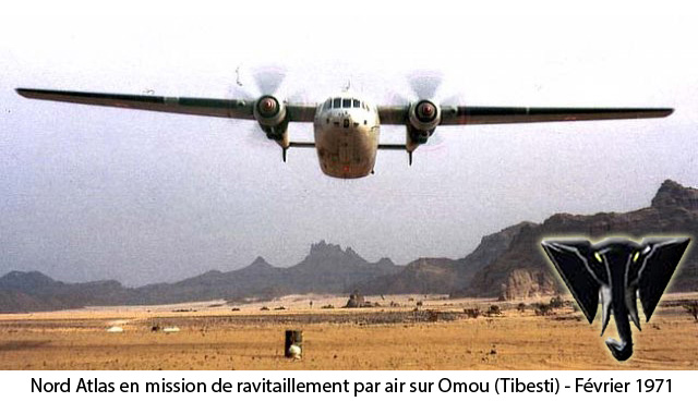 Nord Atlas en mission de ravitaillement par air sur Omou (Tibesti) - Février 1971